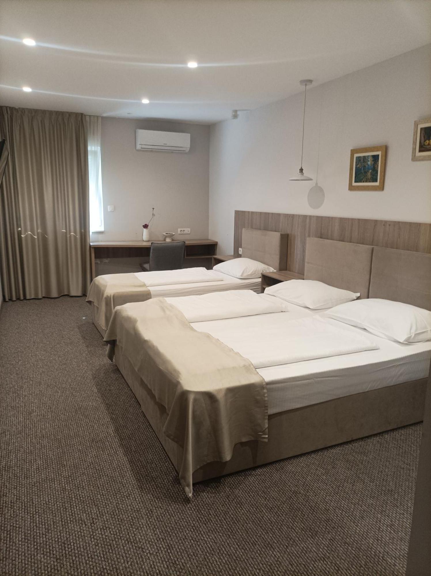 Hotel Storia ชาพลินา ภายนอก รูปภาพ