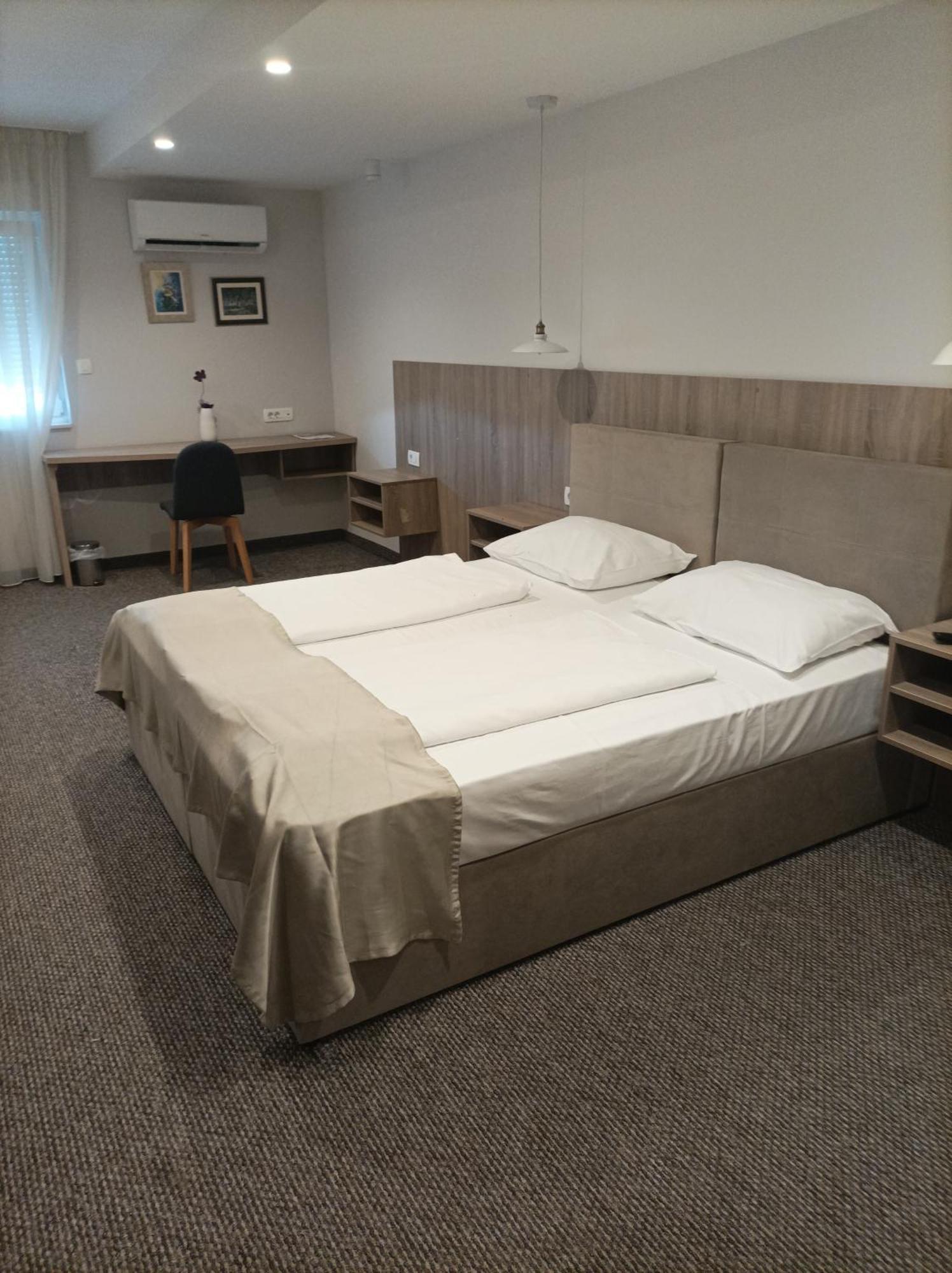 Hotel Storia ชาพลินา ภายนอก รูปภาพ