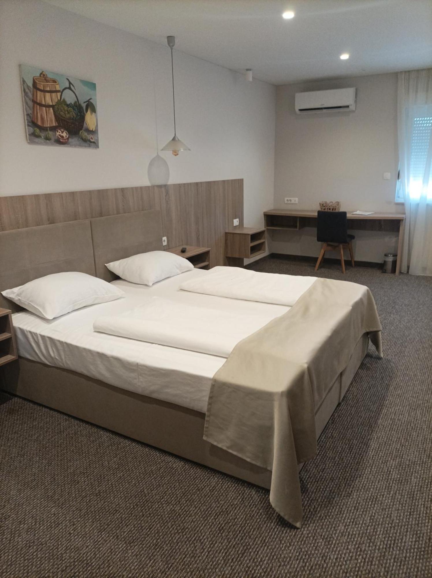 Hotel Storia ชาพลินา ภายนอก รูปภาพ